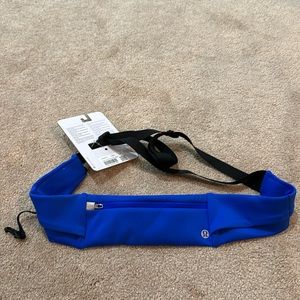 NWT fast and free running belt in cobalt